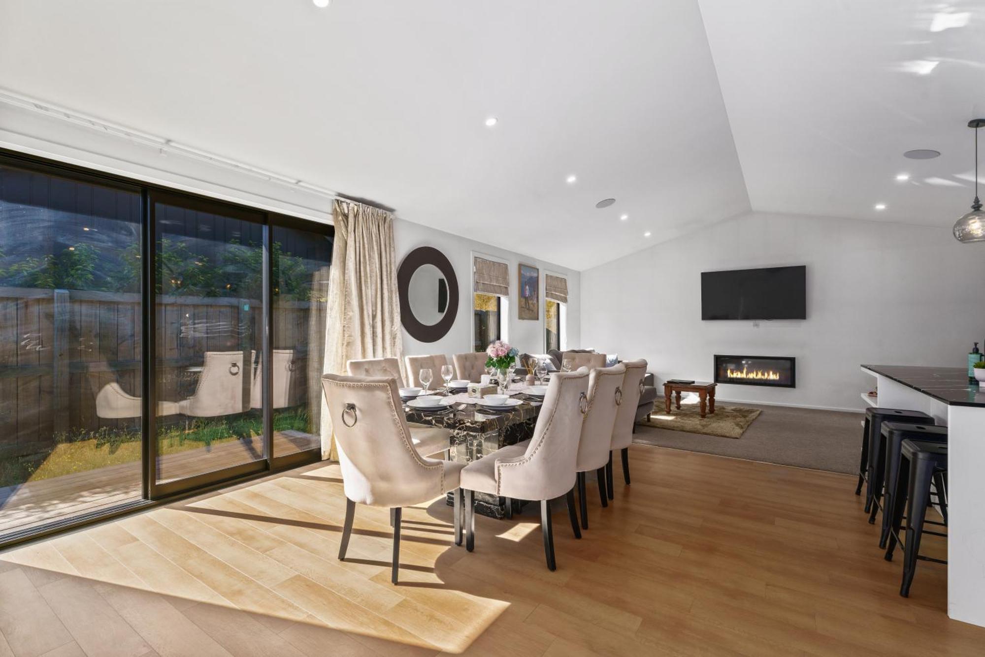 Luxury & Modern Living & Queenstown