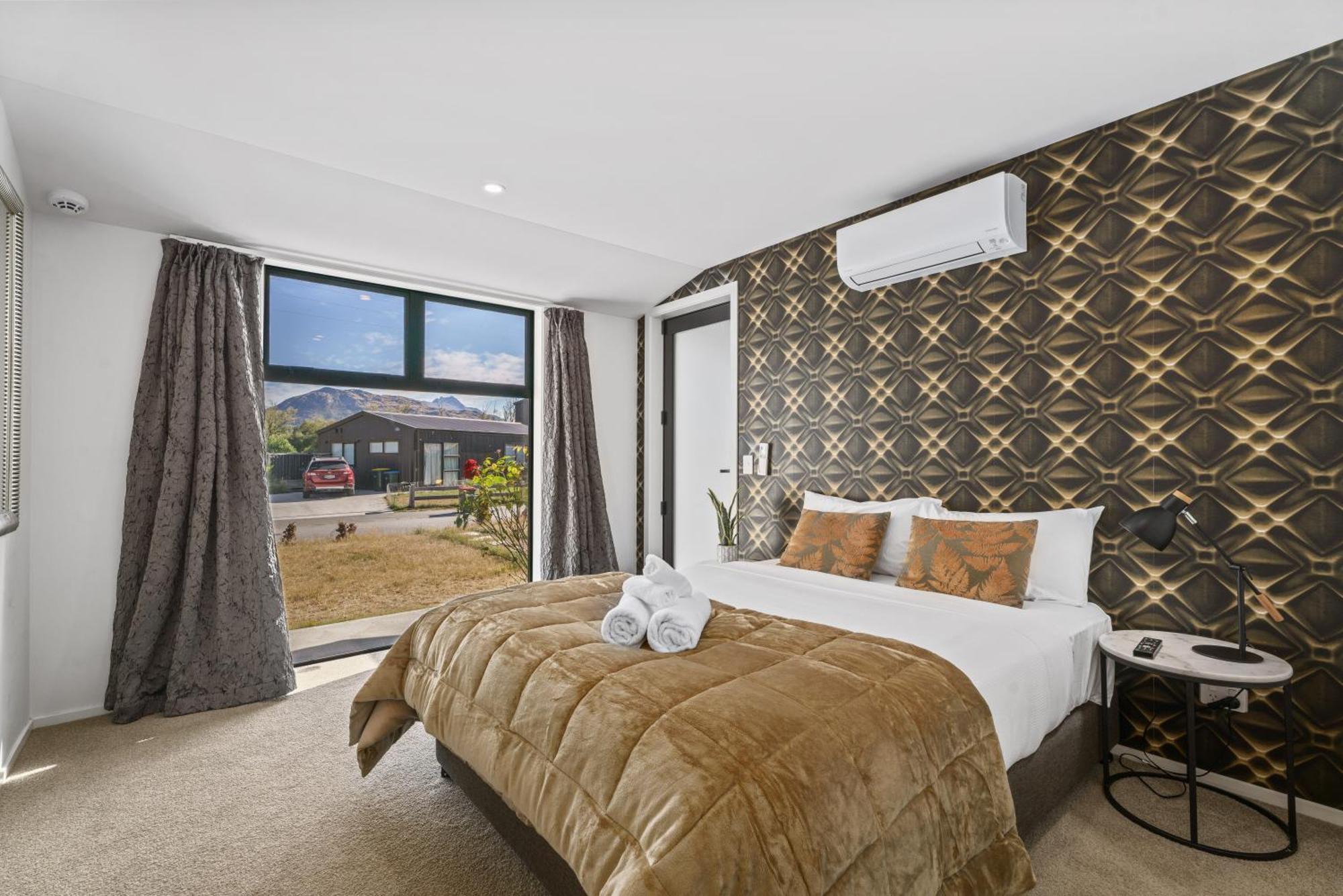 Luxury & Modern Living & Apartment