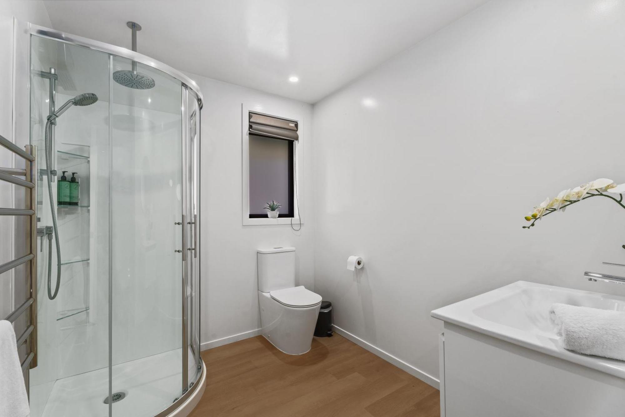 Luxury & Modern Living & *